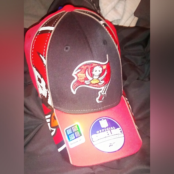 Buccaneers football hat - Picture 2 of 3
